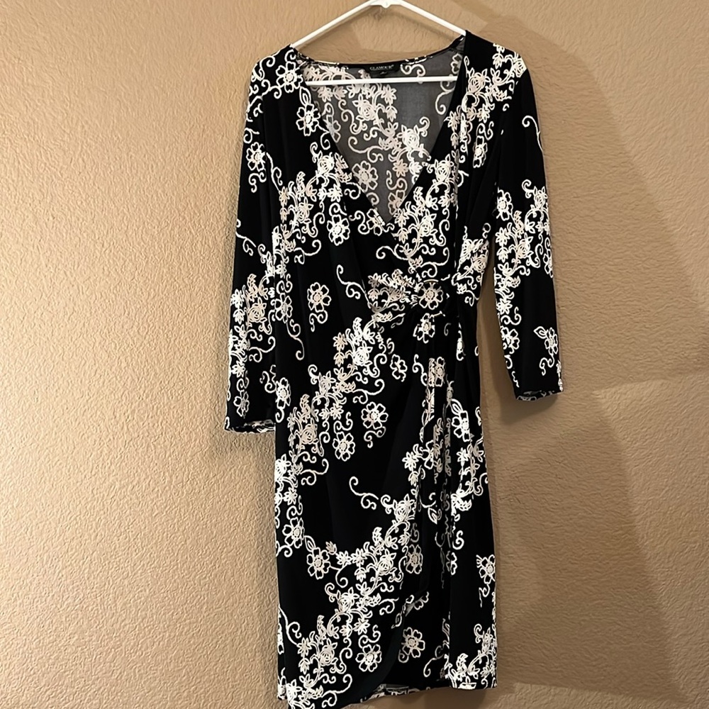 Black and white floral faux wrap dress. Women’s size 16.